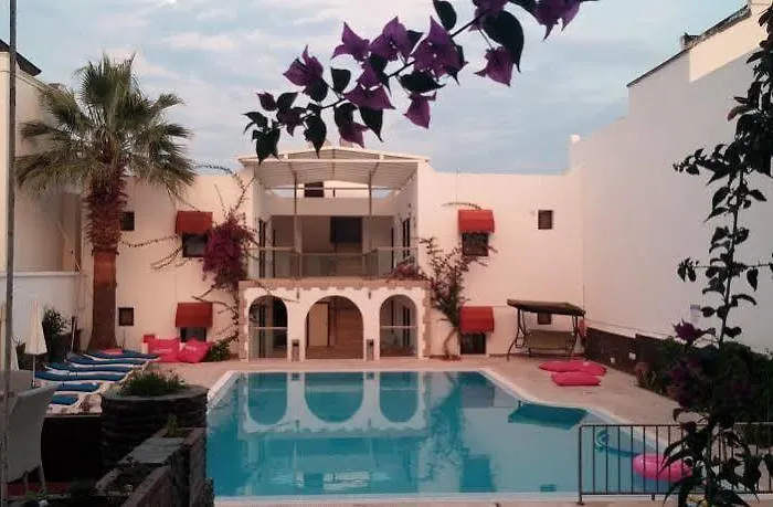 New 2 Hotel 3*